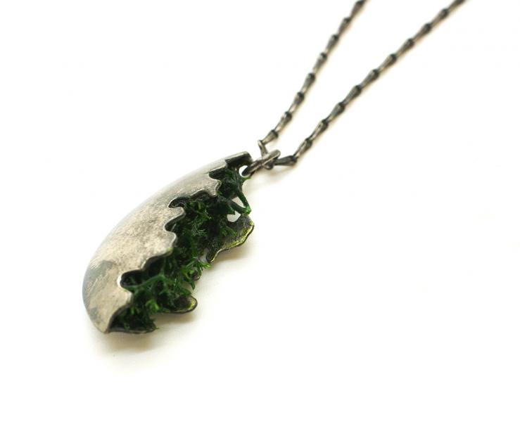 Moss necklace